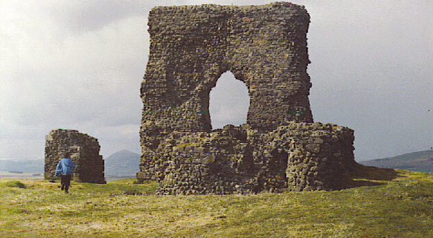 Dunnideer Castle in Scotland