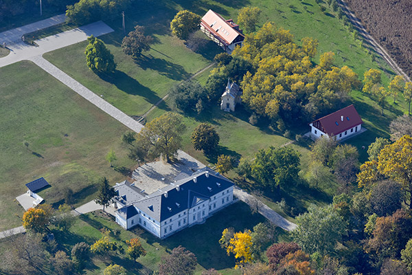Szakáts Mansion and chapel in Bölcske na Węgrzech