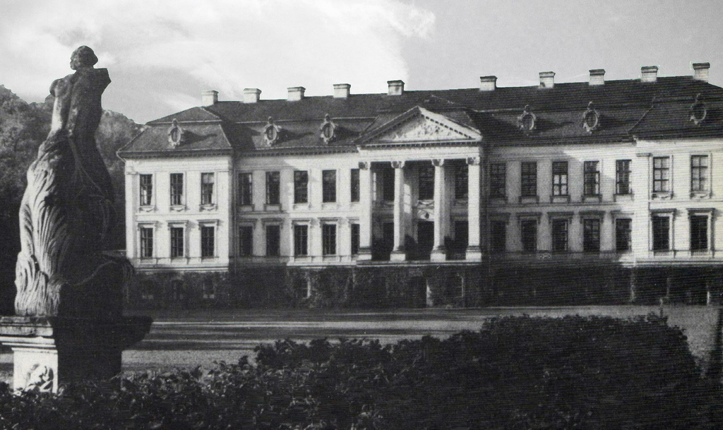 Friedrichstein Castle in Russia