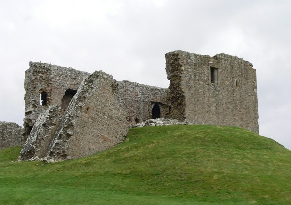 Duffus Castle（スコットランド）