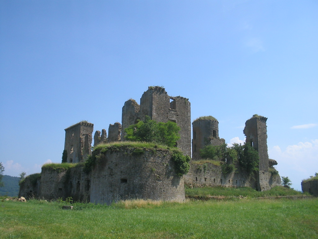 Burg Lagarde in Frankreich