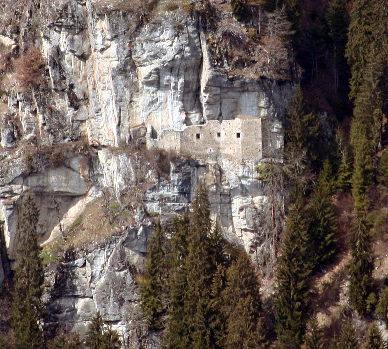 Kropfenstein Castle（スイス）