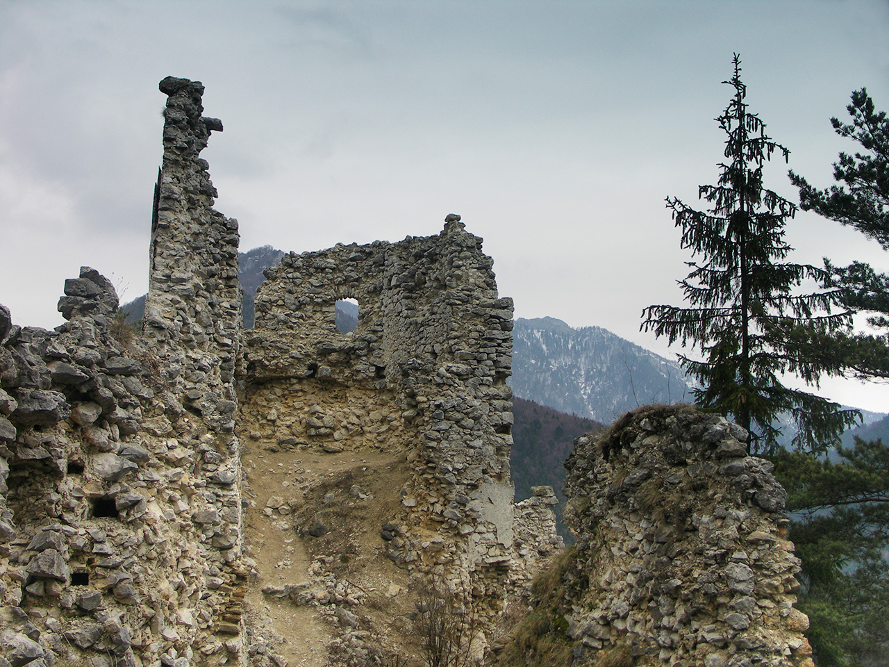 Blatnica Castle（スロバキア）