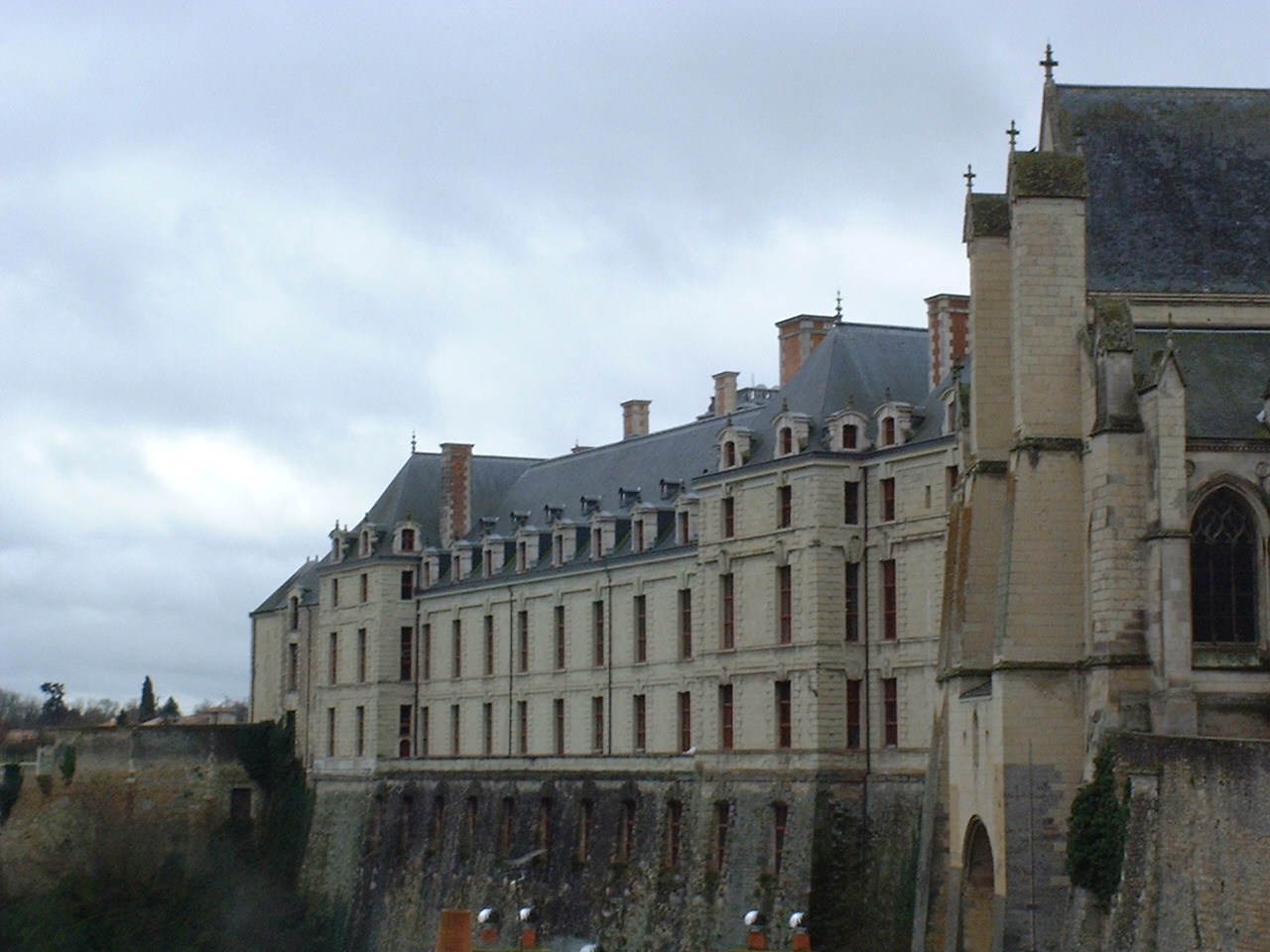 Palacio de los duques de La Trémoille en Francia