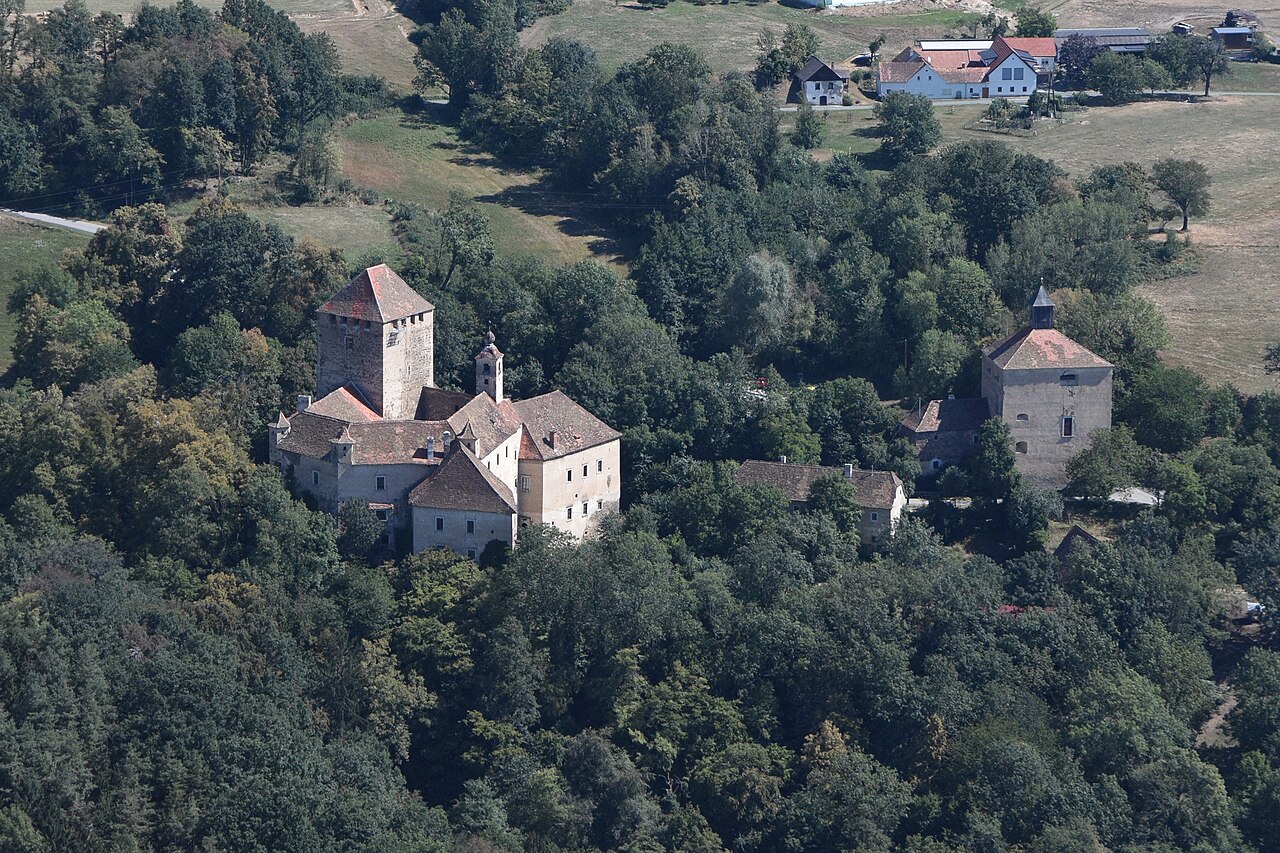Burg Neuberg in Austria