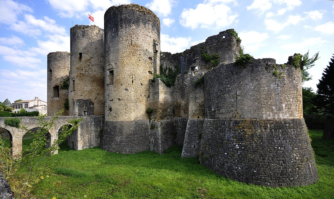 Château de Villandraut in France