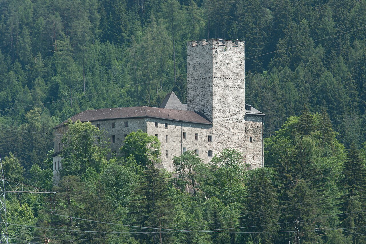 Schloss Petersberg в Австрії