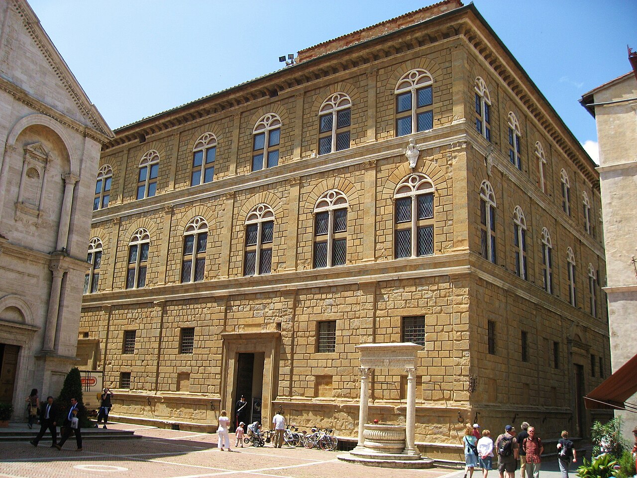 Palazzo Piccolomini（イタリア）