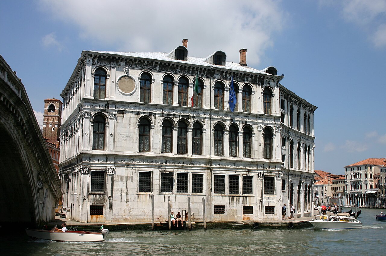 Palazzo dei Camerlenghi（イタリア）