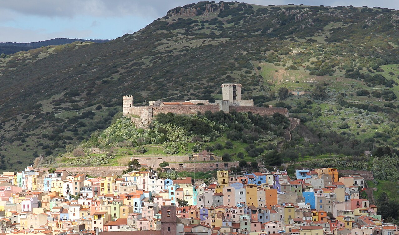 Castle of Serravalle en Italia
