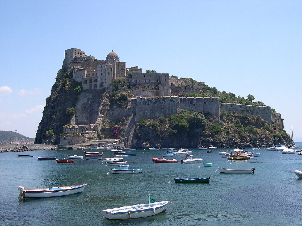 アラゴネーゼ城（イタリア）