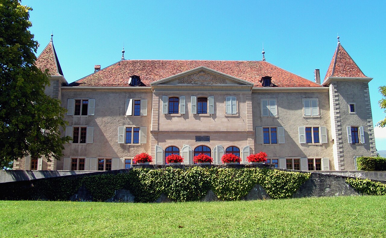 Dardagny Castle in Switzerland