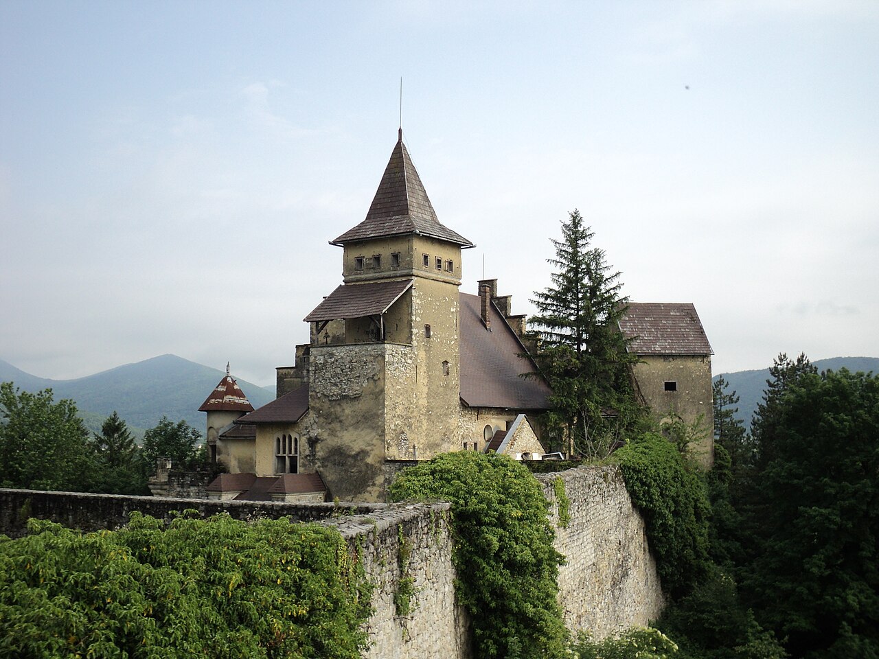 Ostrožac Castle（ボスニア・ヘルツェゴビナ）