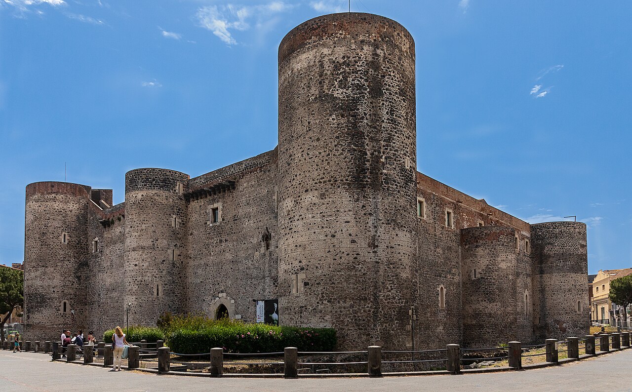 ウルシーノ城（イタリア）