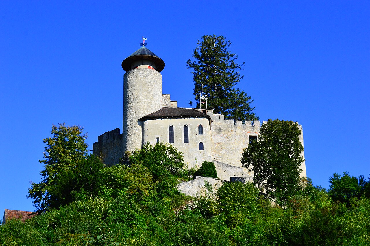Hermitage with Birseck Castle ruins（スイス）
