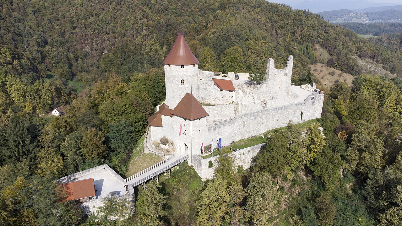 Žovnek Castle（スロベニア）