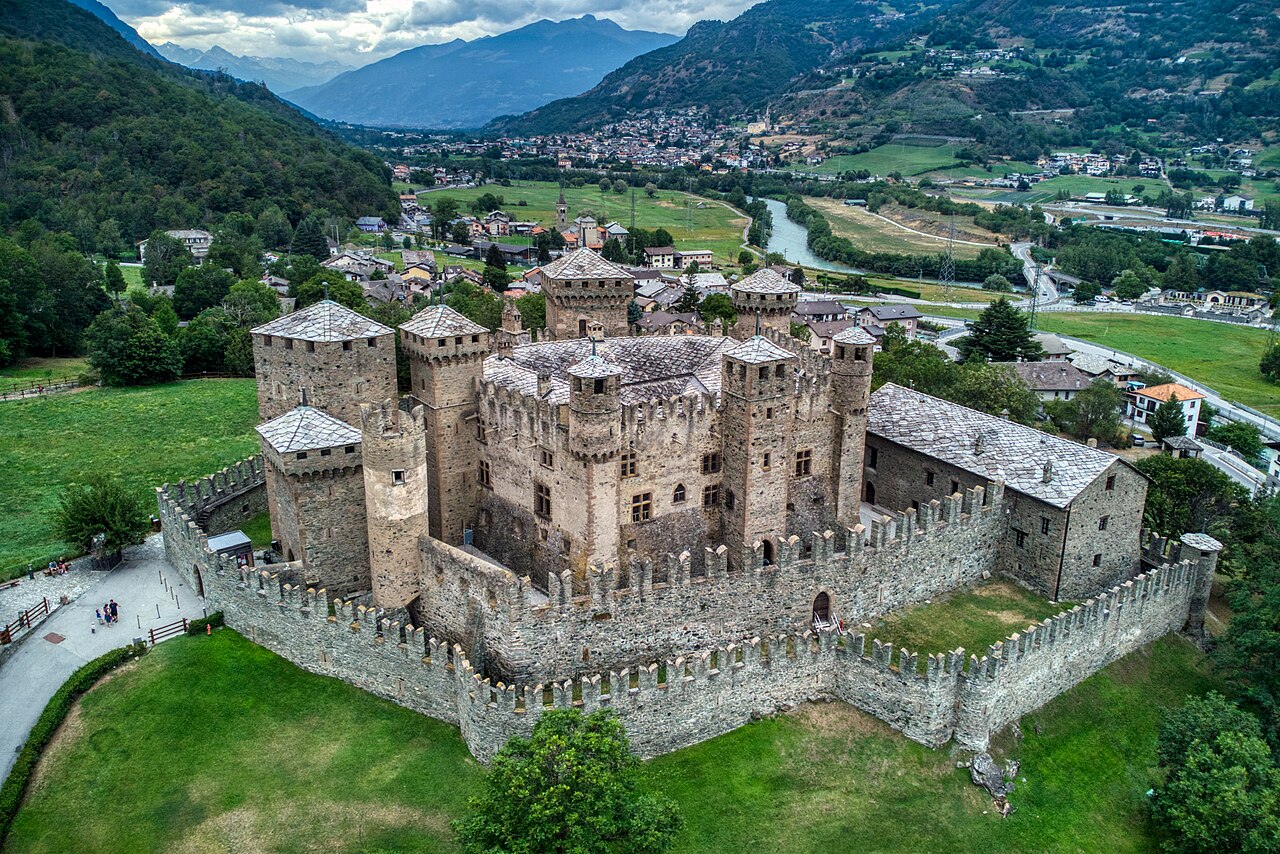 Fénis Castle（イタリア）