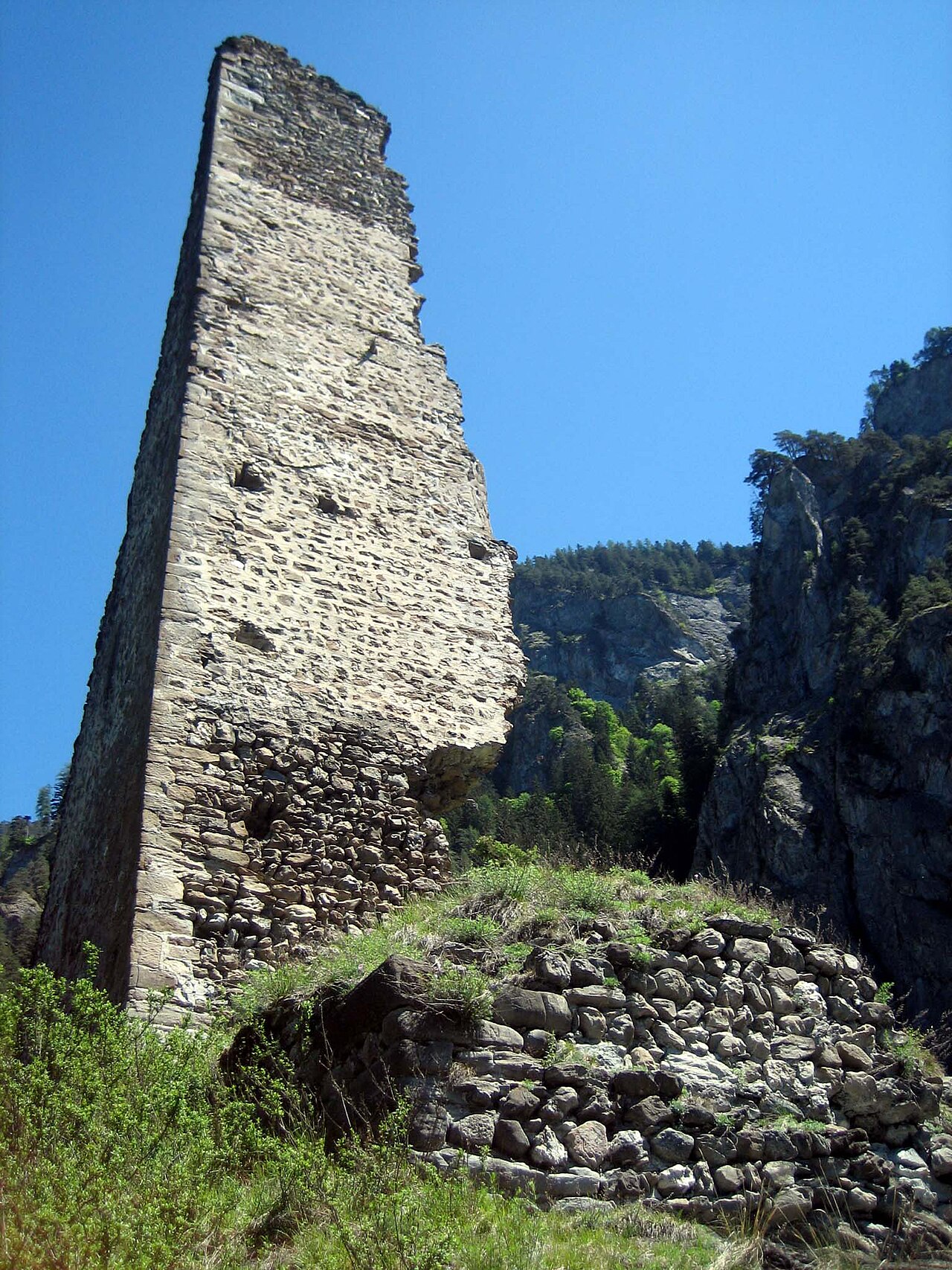 Hochjuvalt Castle w Szwajcarii