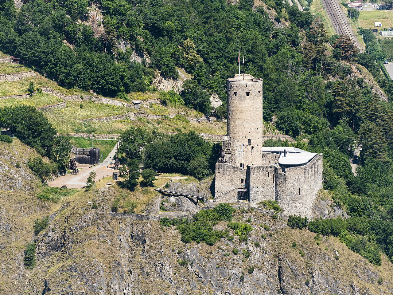 Burg La Bâtiaz in der Schweiz