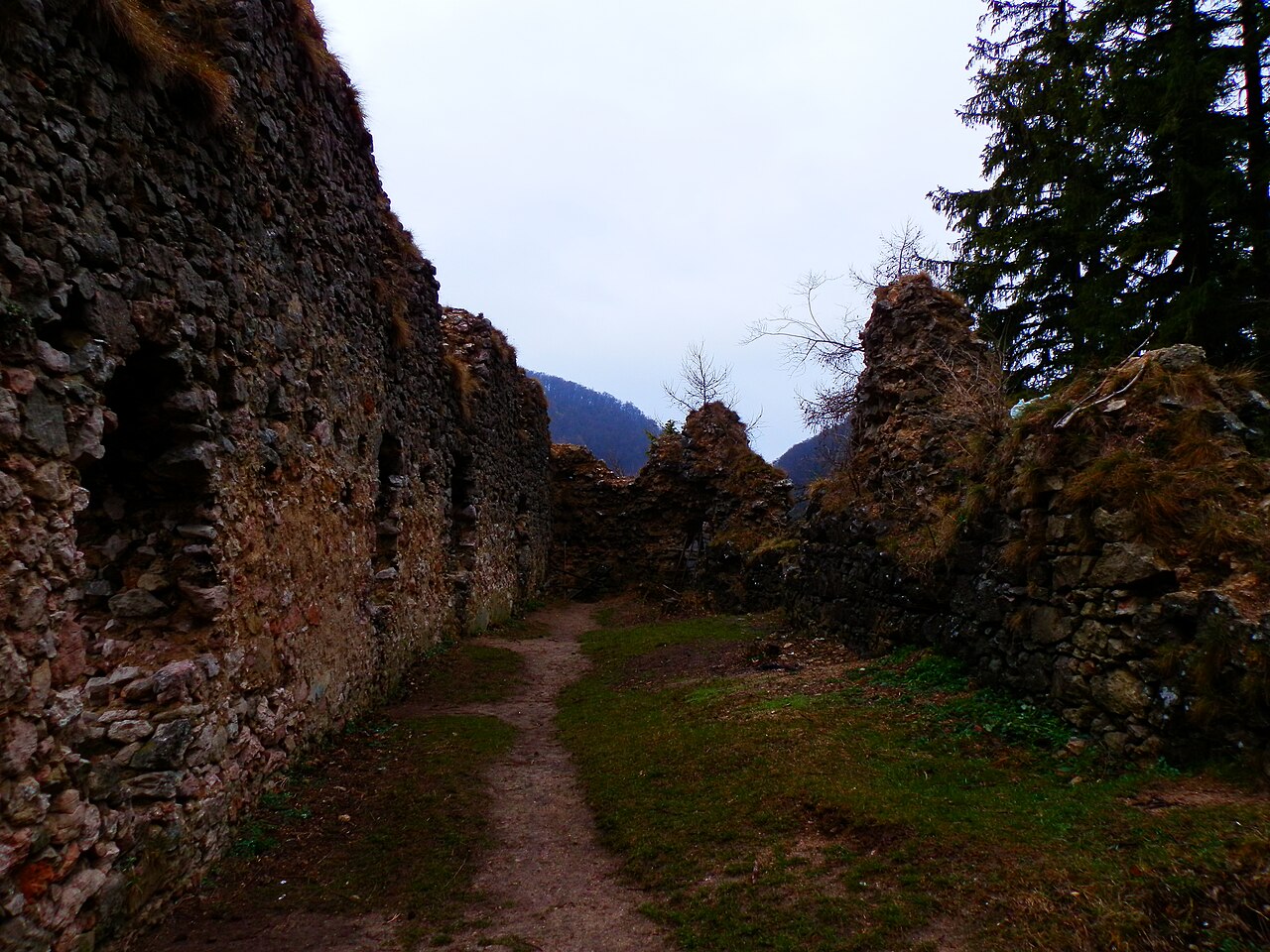 Vršatec Castle у Словаччині