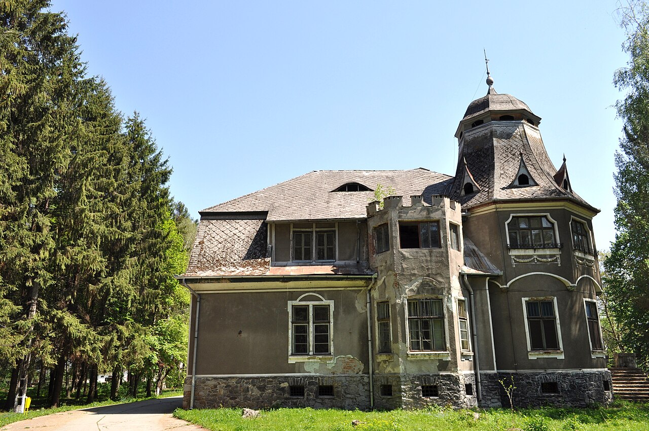 Pogany mansion in Păclișa, Hunedoara in Romania