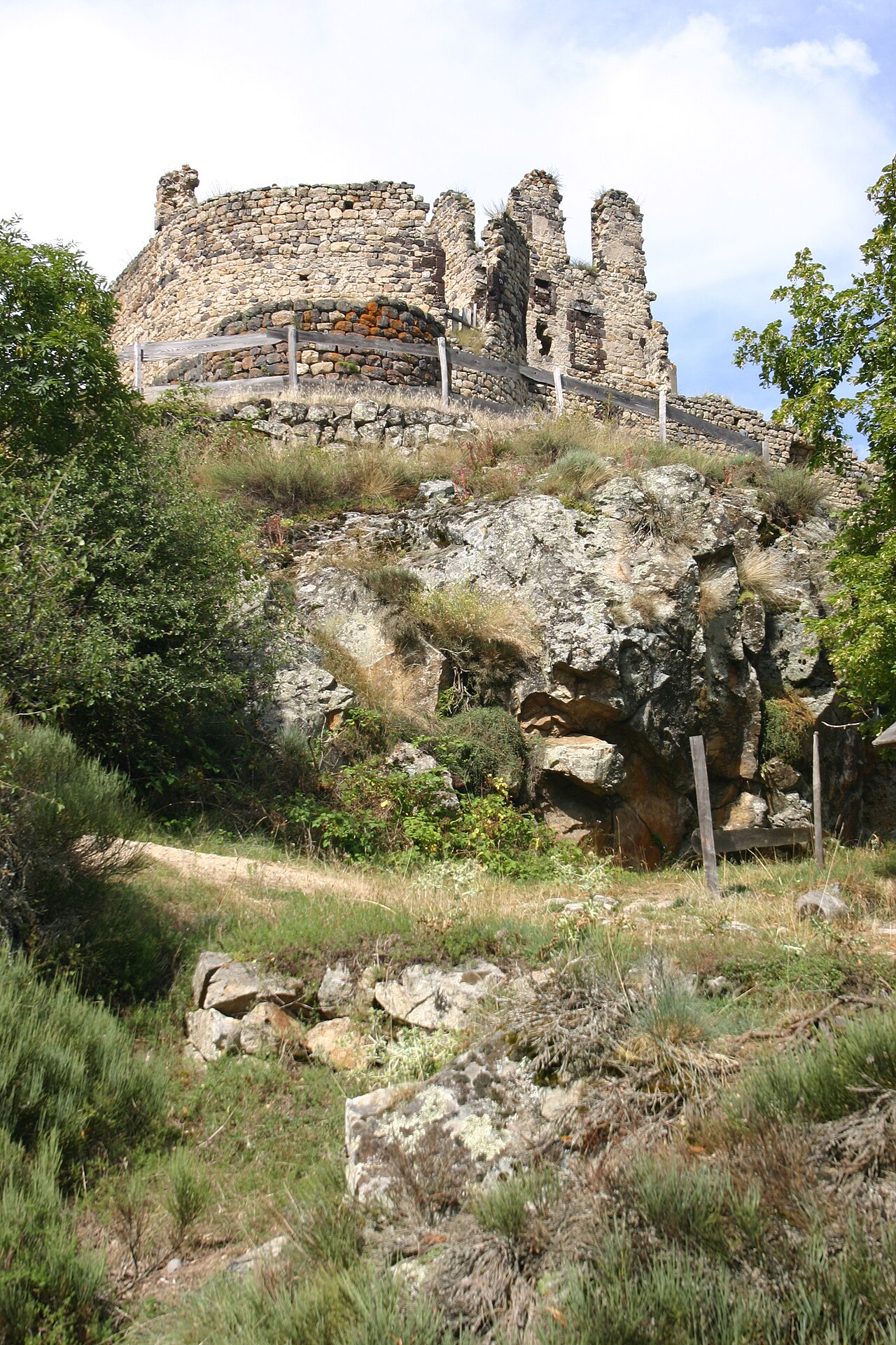 Burg Beaufort (Goudet) in Frankreich