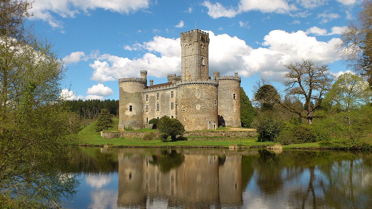 Burg Montbrun (Dournazac) in Frankreich