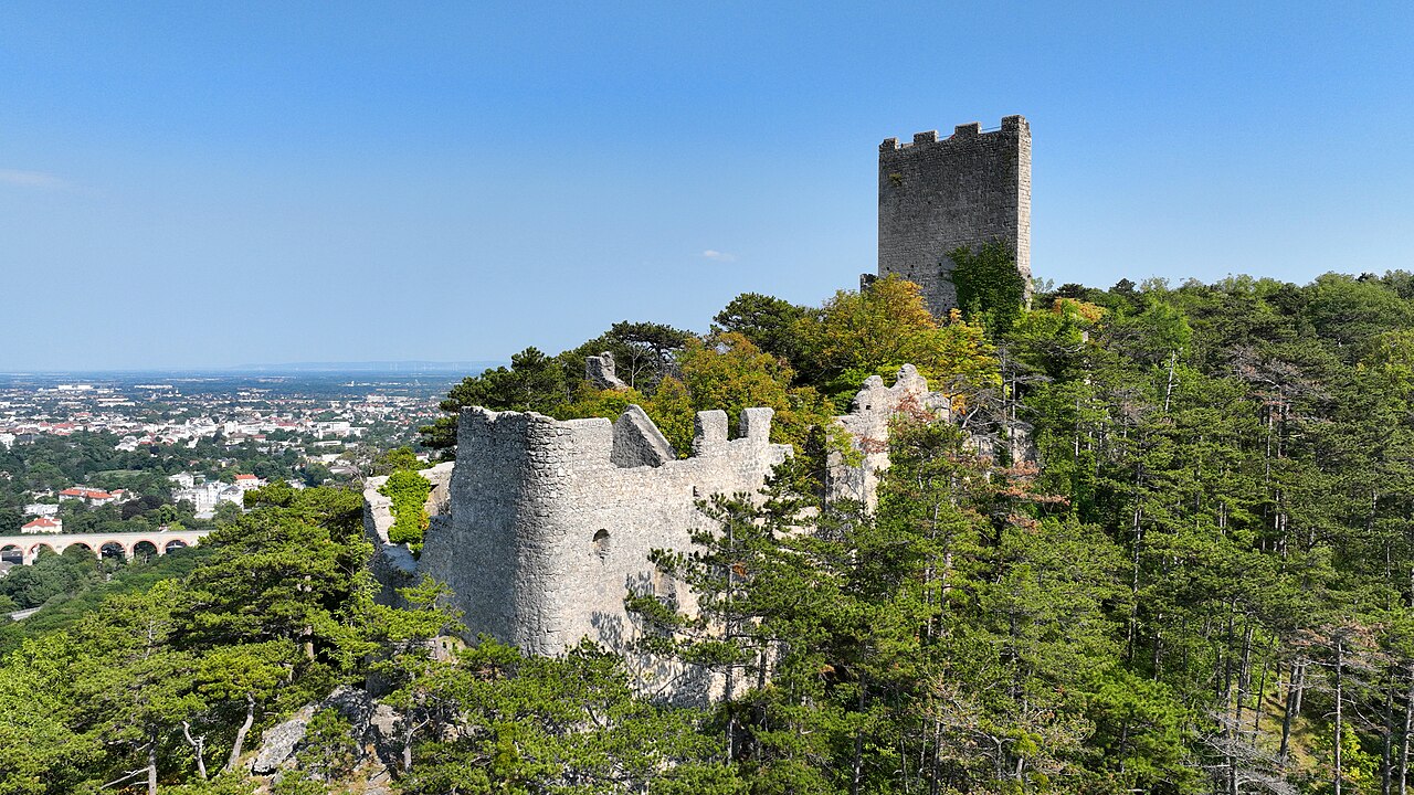 Burgruine Rauheneck in Österreich