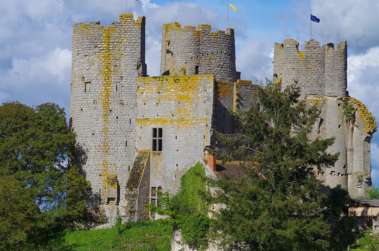 Castillo de Bourbon-l'Archambault en Francia