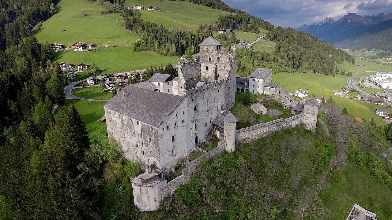 Burg Heinfels in Österreich