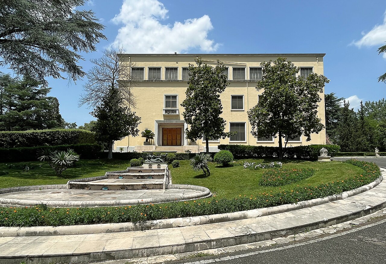 Palace of Brigades w Albanii
