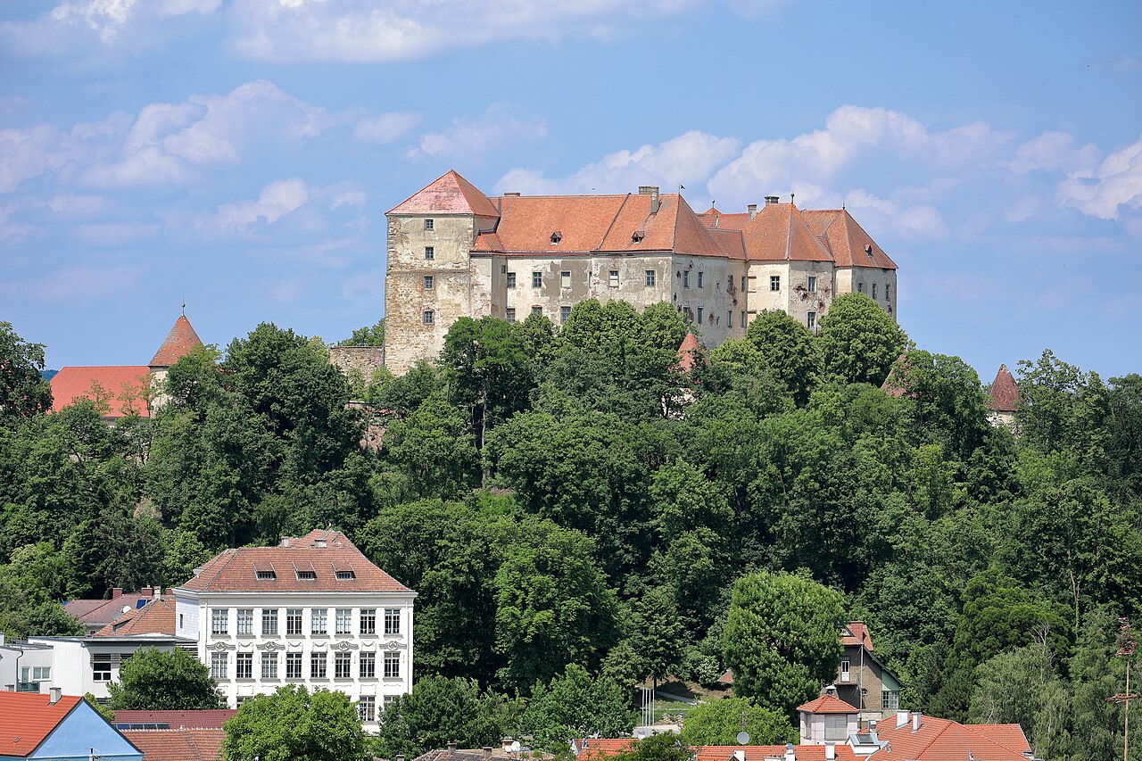 Burg Neulengbach in Austria