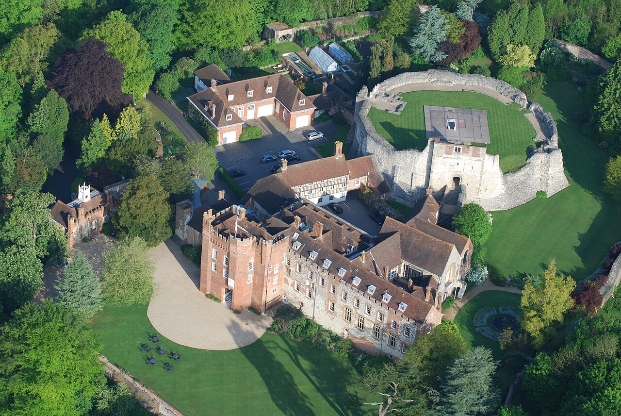 Farnham Castle в Англії