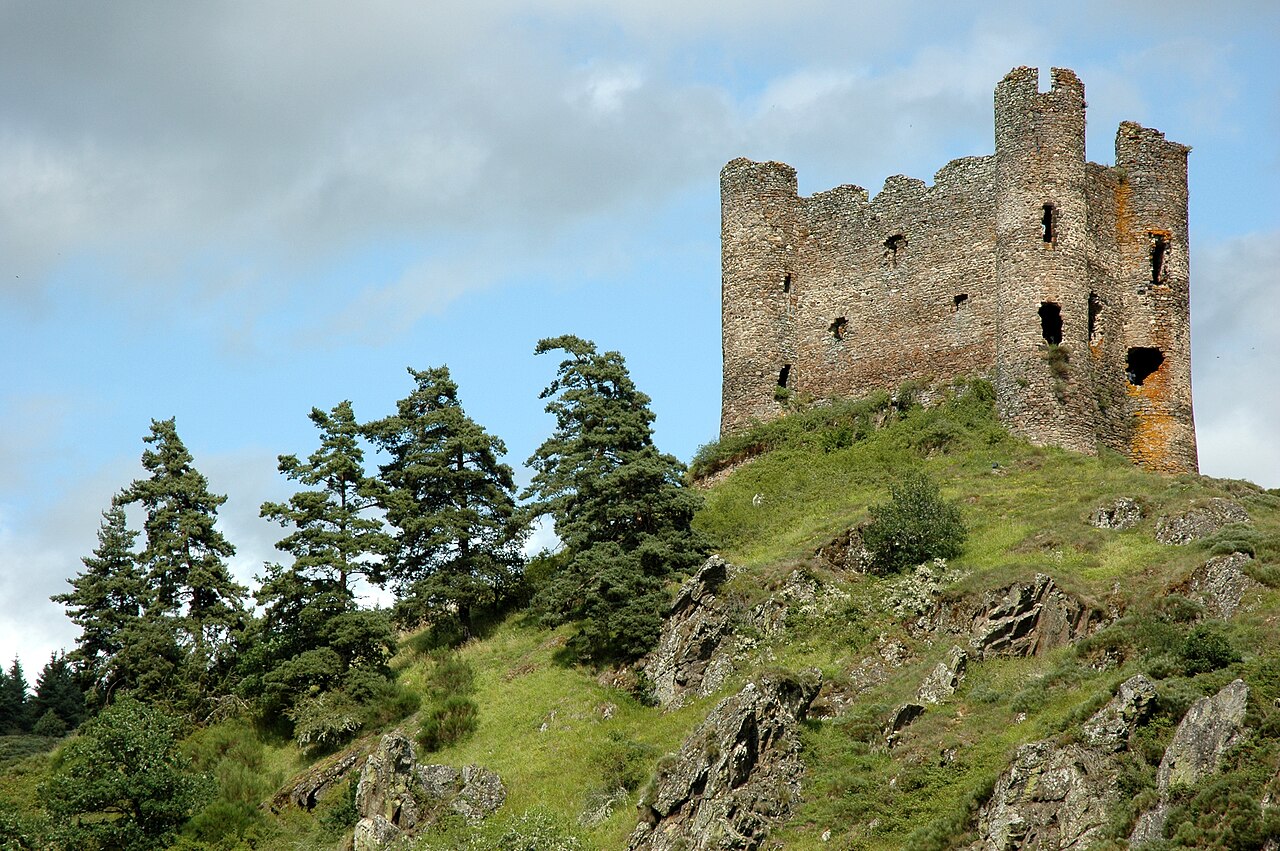 Burg Alleuze in Frankreich