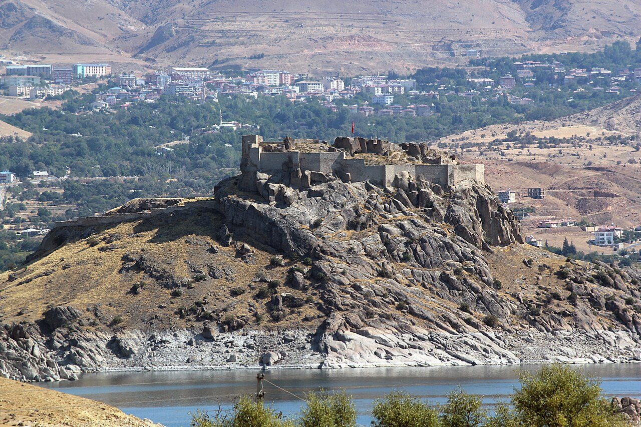 Pertek Castle in Turkije