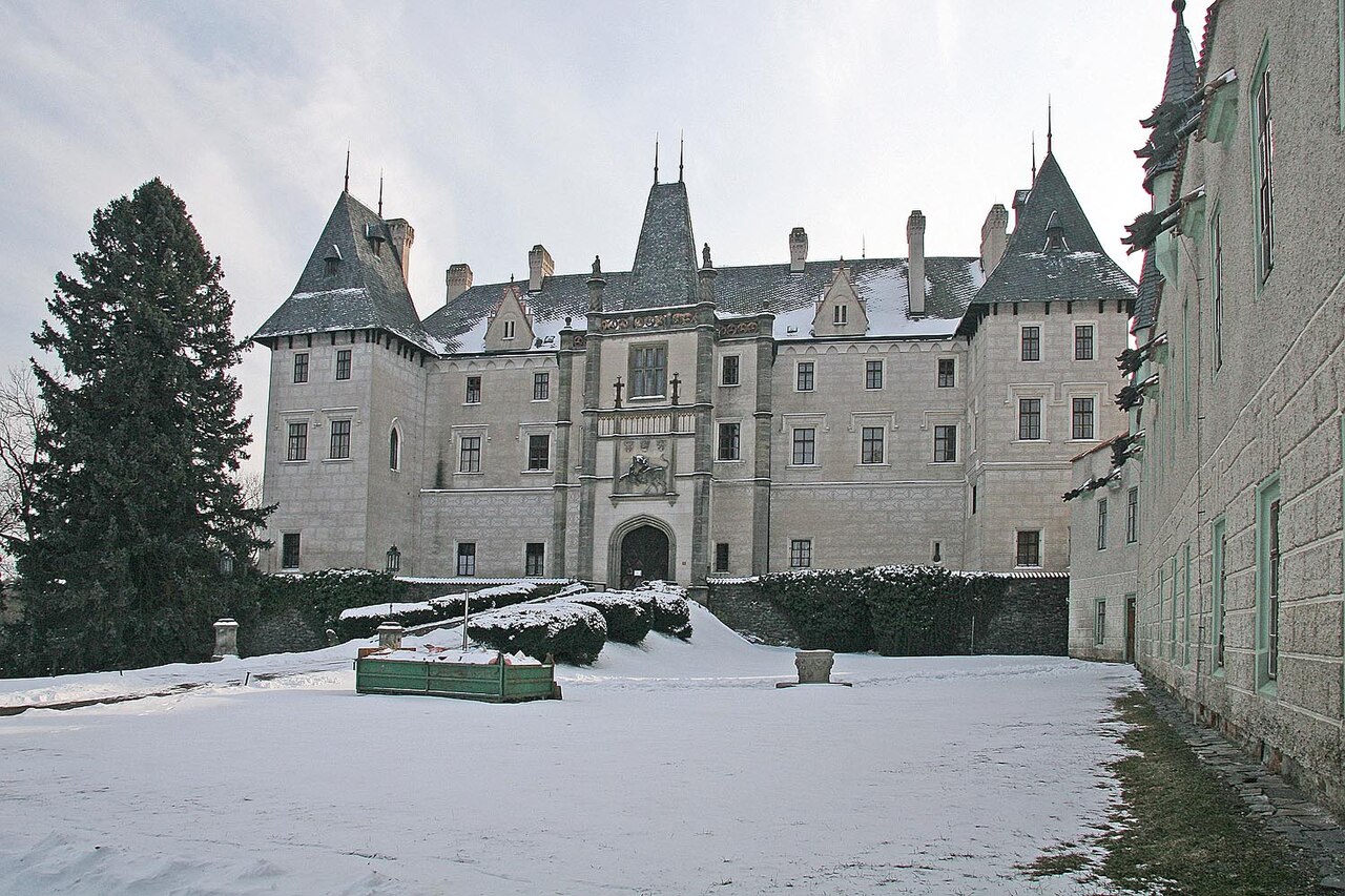 Schloss Žleby in Tschechien
