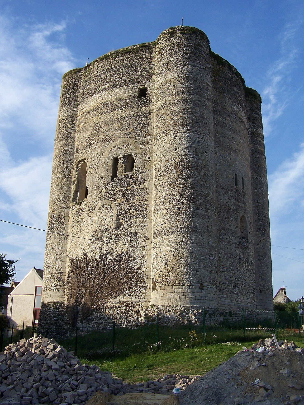 Donjon de Houdan en Francia