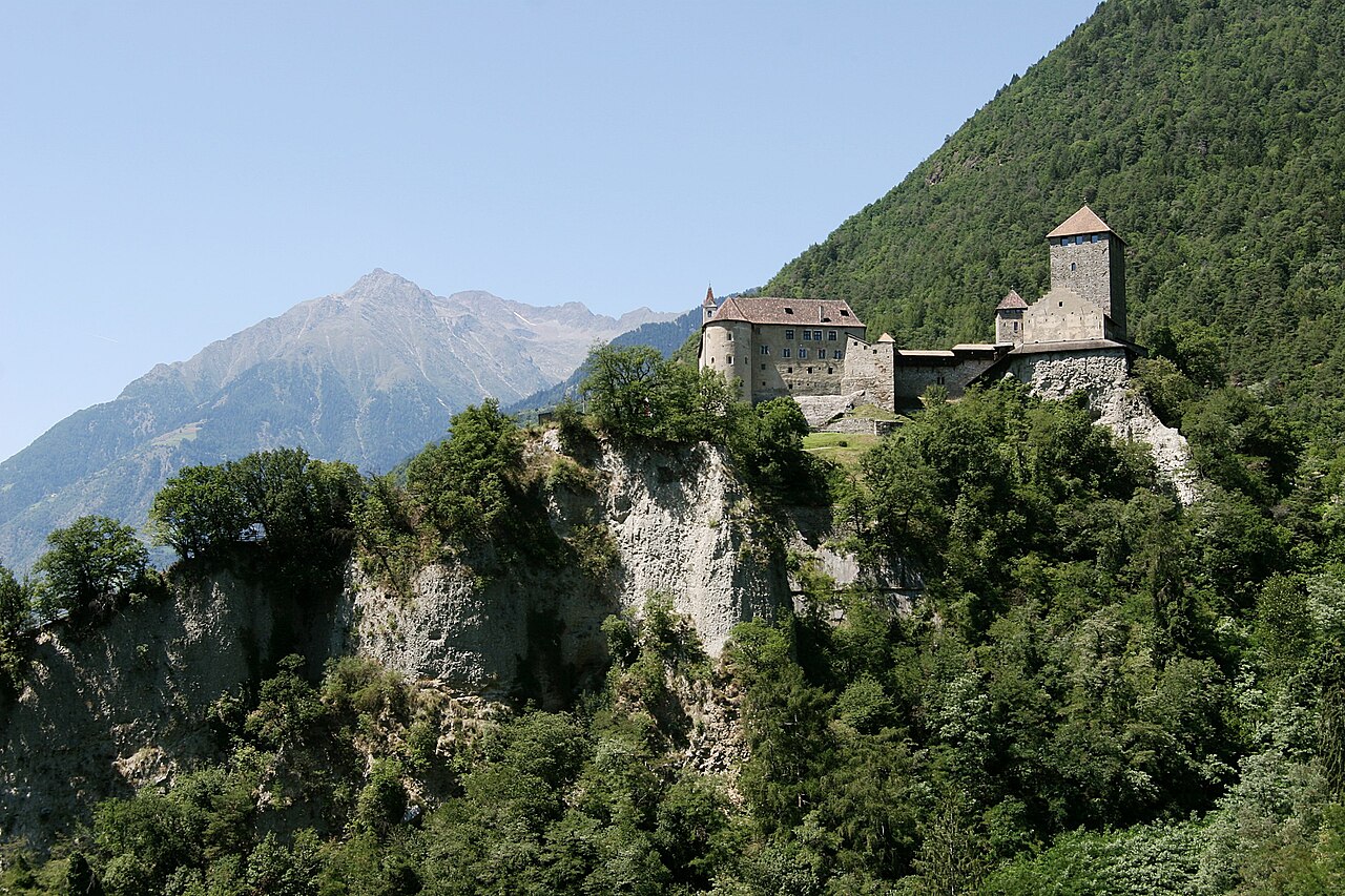 チロル城（イタリア）