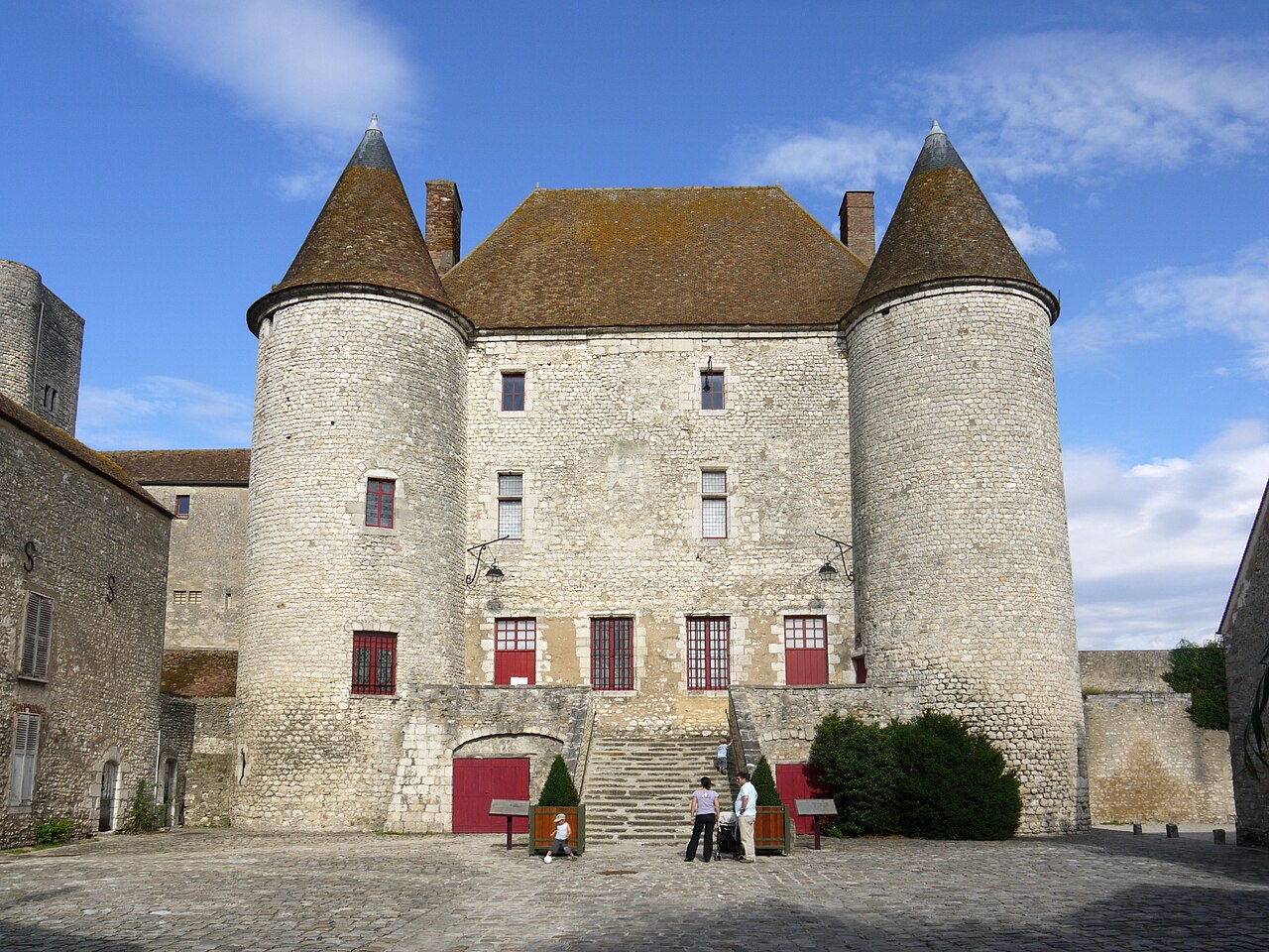 ヌムール城博物館（フランス）