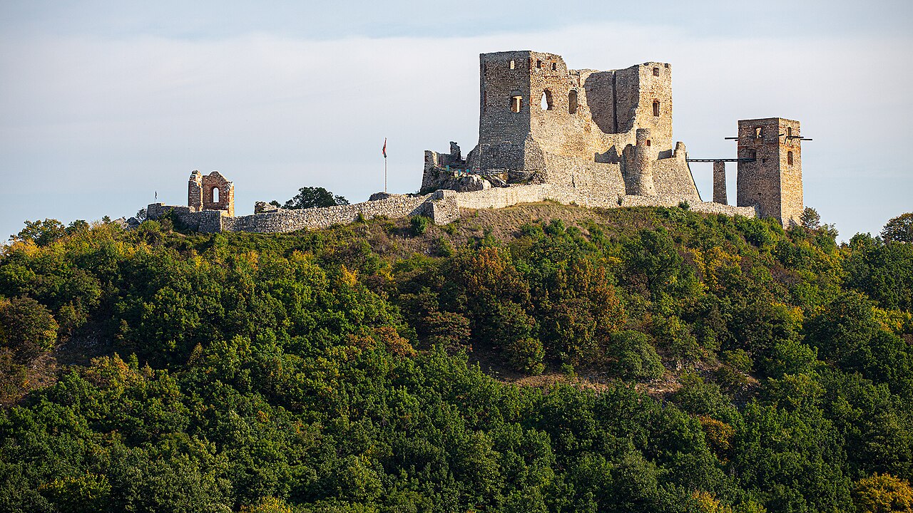 Castle of Csesznek в Угорщині