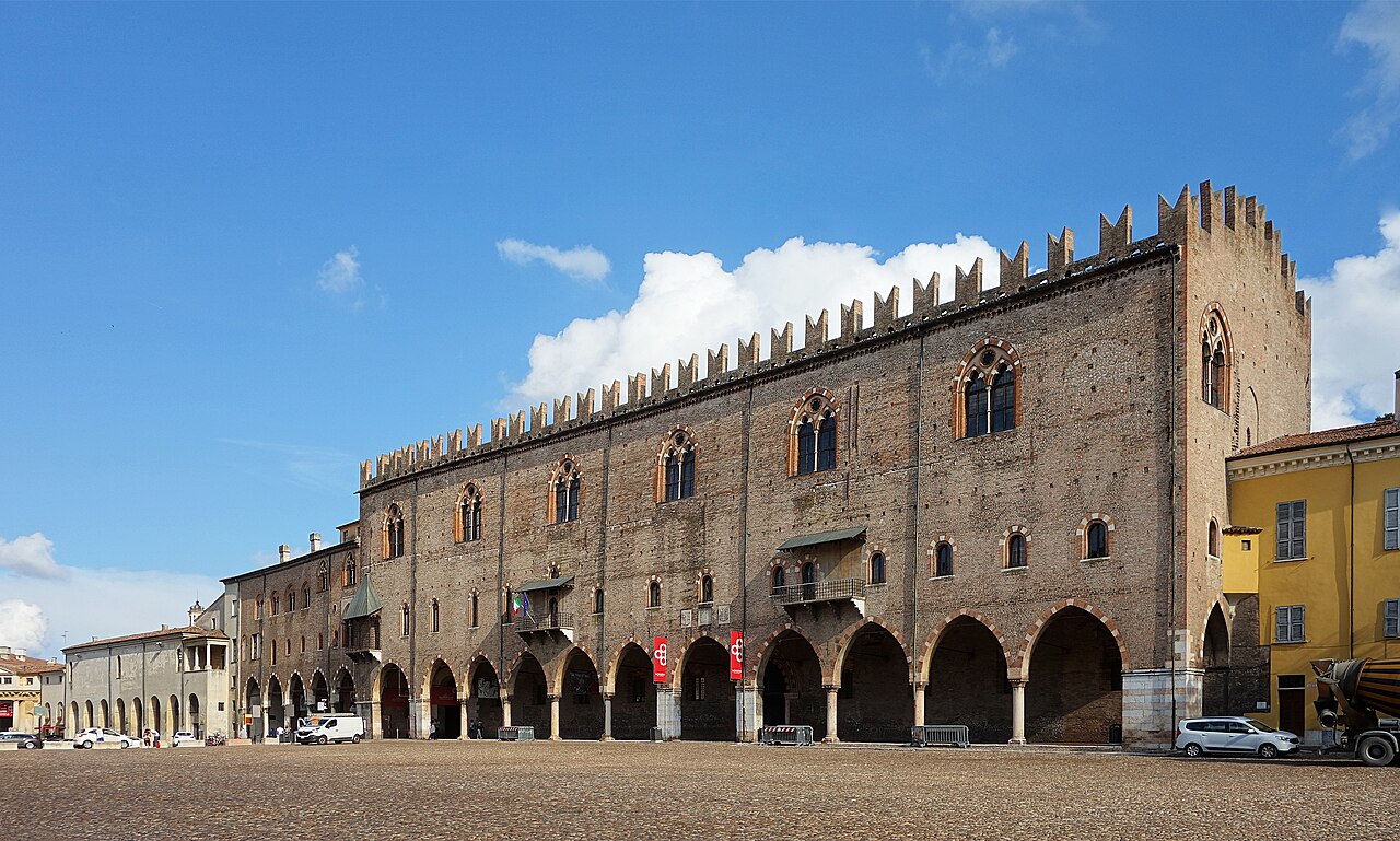 ドゥカーレ宮殿 (Mantua)（イタリア）