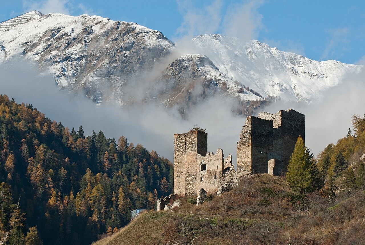 Tschanüff Castle（スイス）