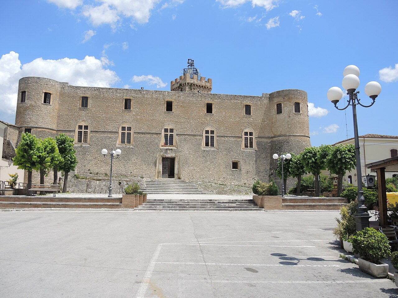 Piccolomini Castle (Capestrano) в Італії