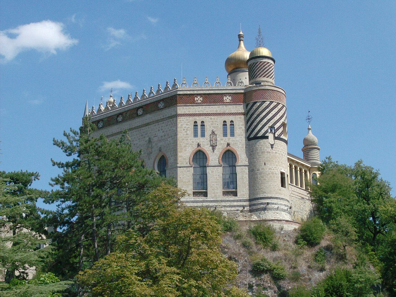 Rocchetta Mattei в Італії