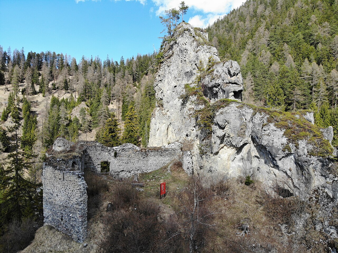 Greifenstein Castle (Filisur) у Швейцарії