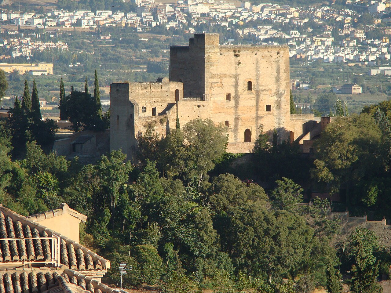 Torres Bermejas Castle в Іспанії