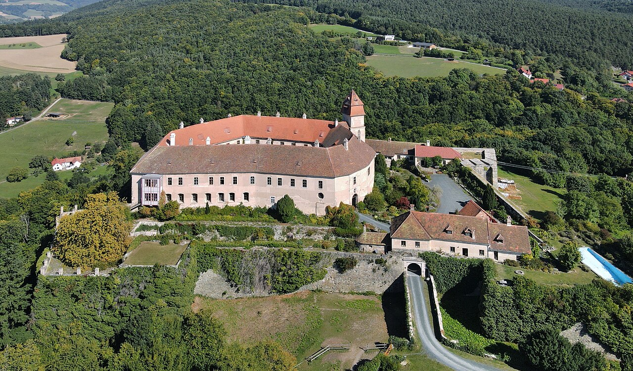 Bernstein Castle（オーストリア）