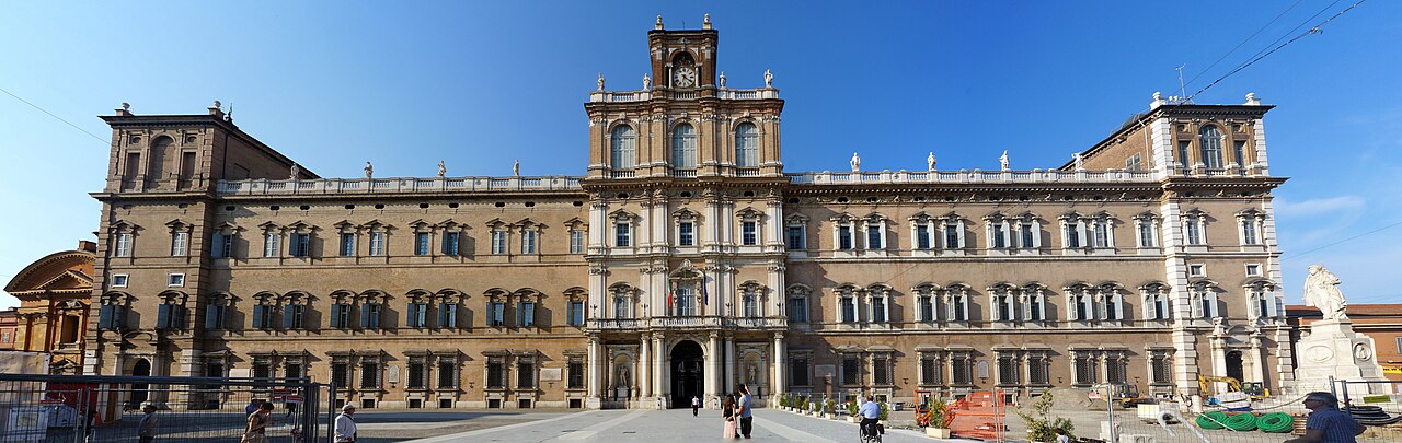 ドゥカーレ宮殿 (Ducal Palace of Modena)（イタリア）