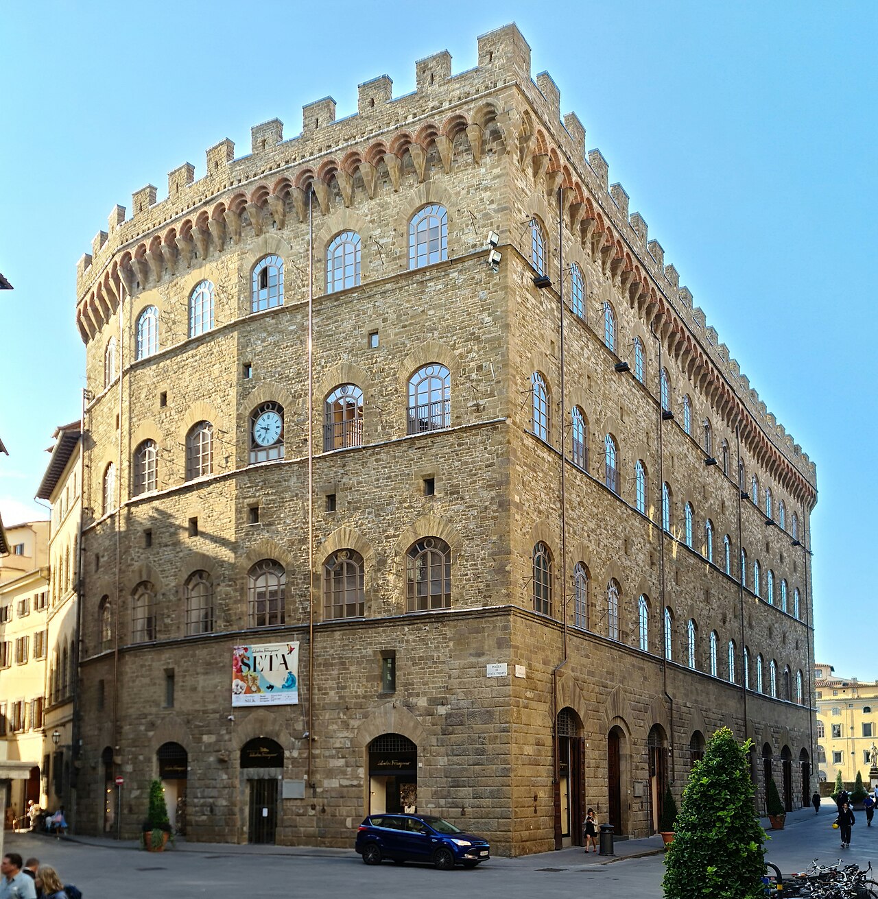スピーニ・フェローニ宮殿（イタリア）