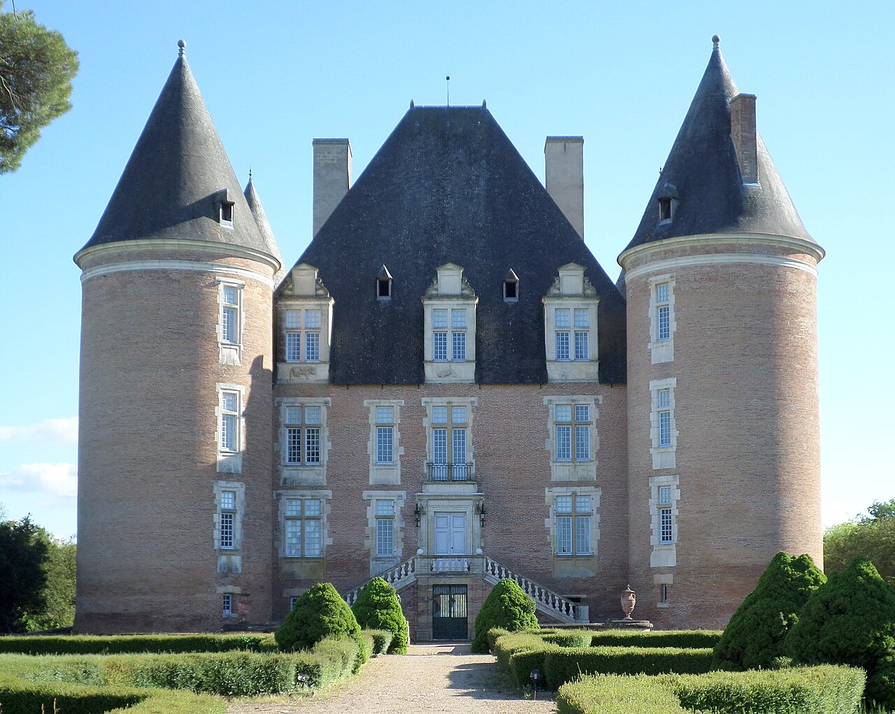 Château de Saint-Élix-le-Château in France